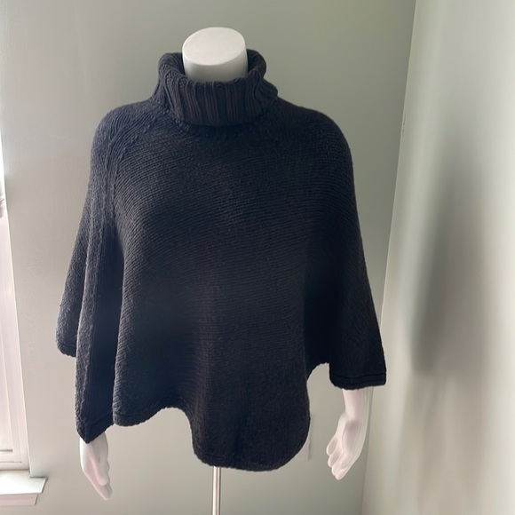 J. McLaughlin Black Poncho Sweater - Picture 1 of 5